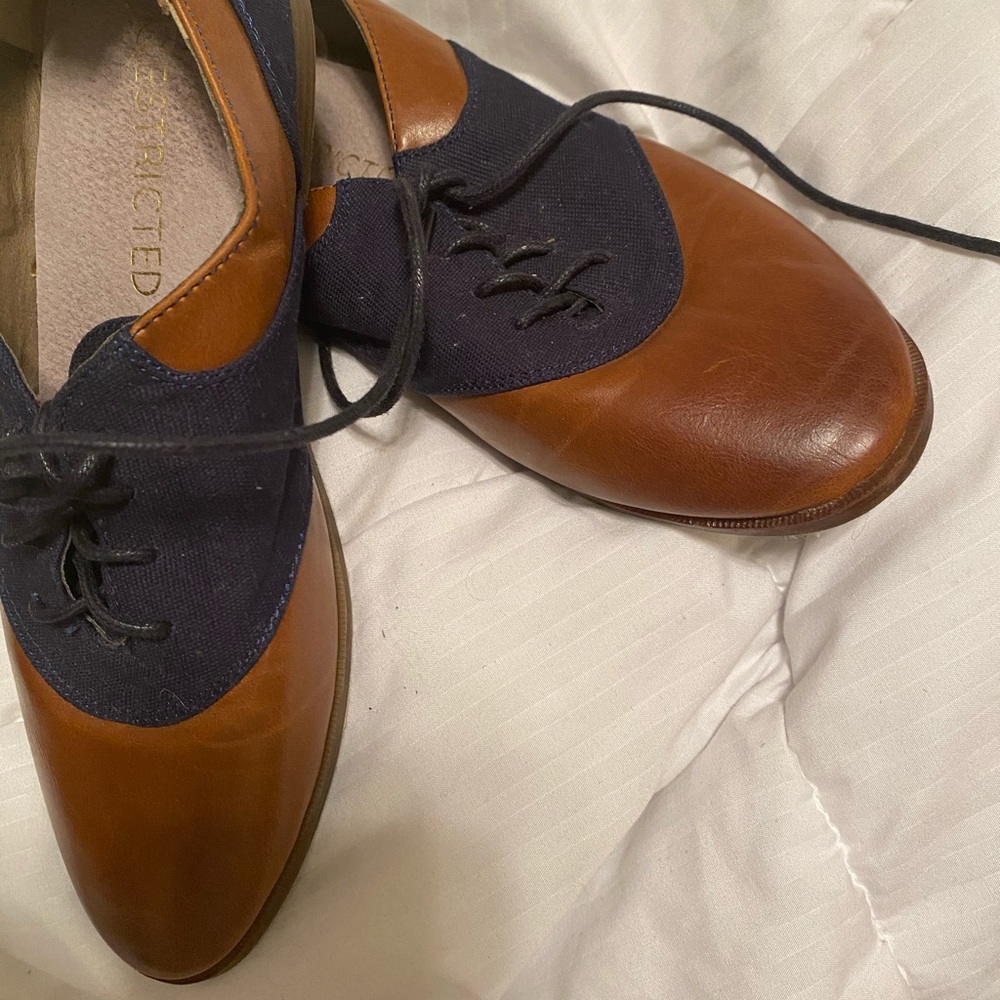 SHOES - Picture 2 of 2